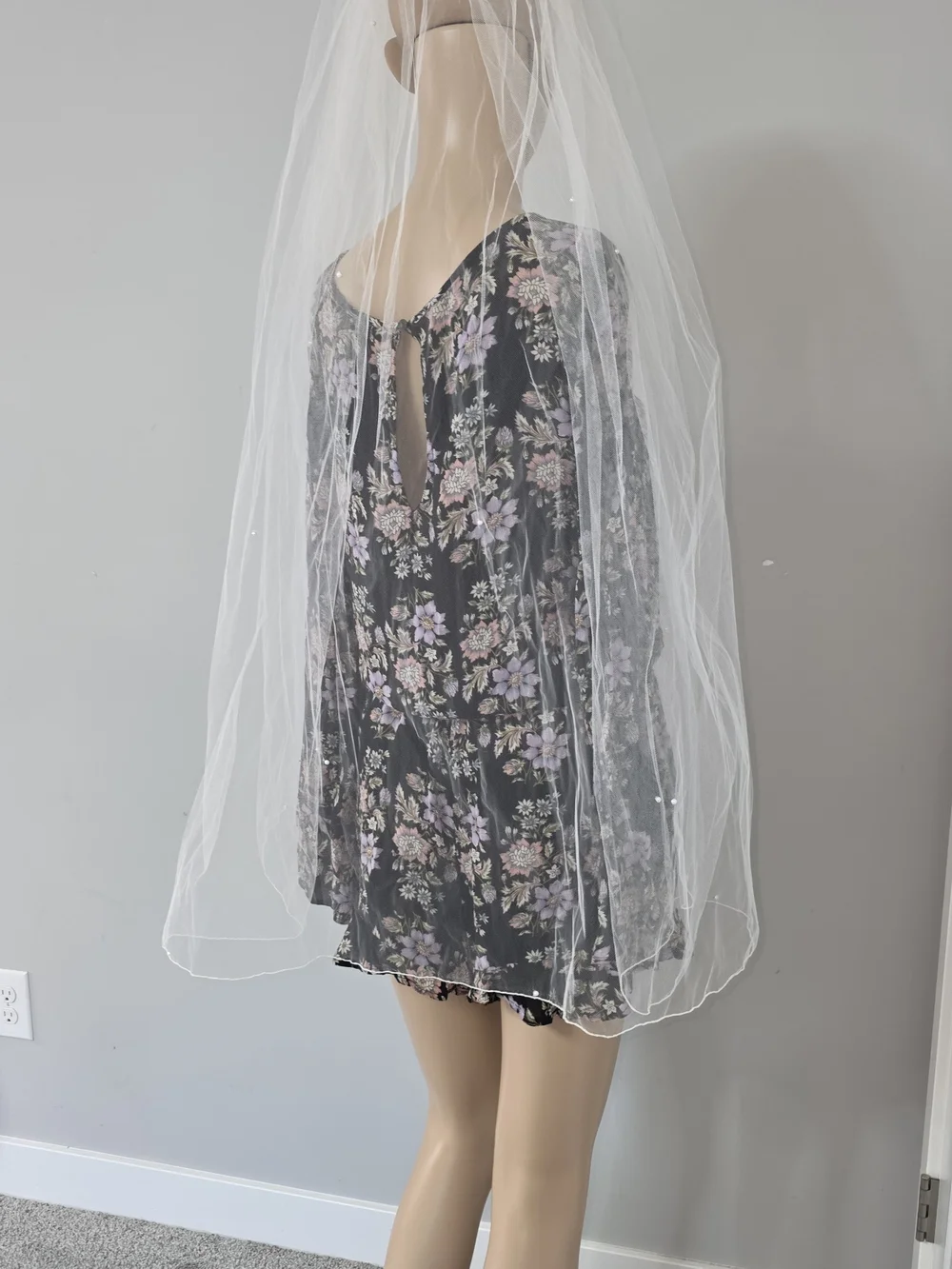 Vintage two-tier tulle bridal veil adorned delicate scattered pearls 36